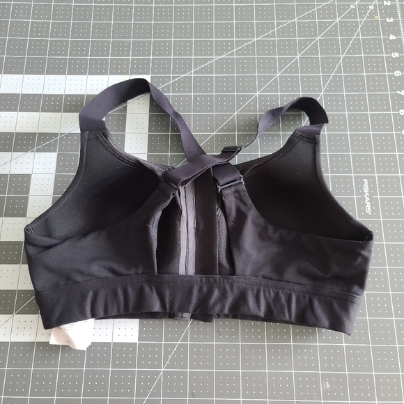 Under Armour black zip front sports bra 34a sewn in cups! - Picture 2 of 4
